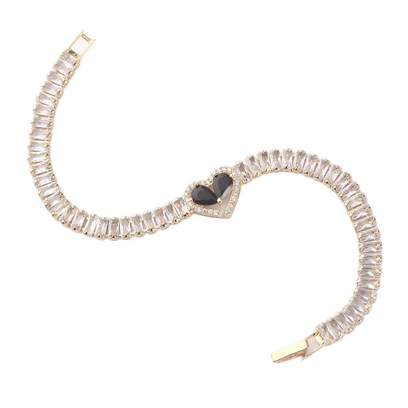Golden Heart-Shaped Bracelet With Diamonds Light Luxury Handmade Love-Heart Design